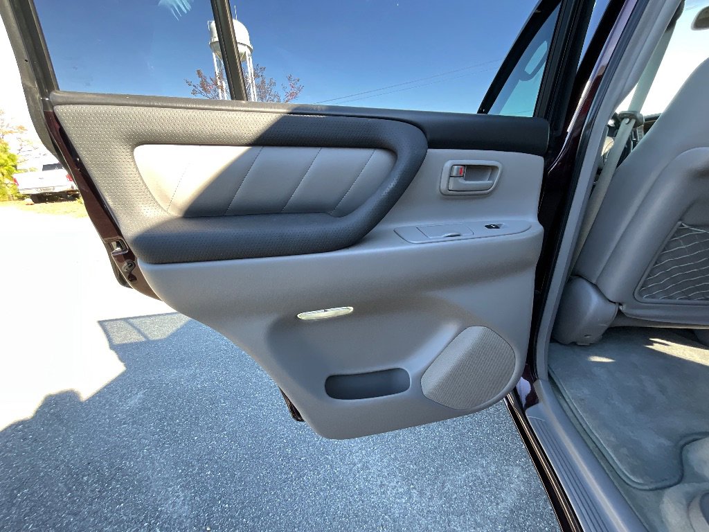 Used 2006 Toyota Land Cruiser image 30