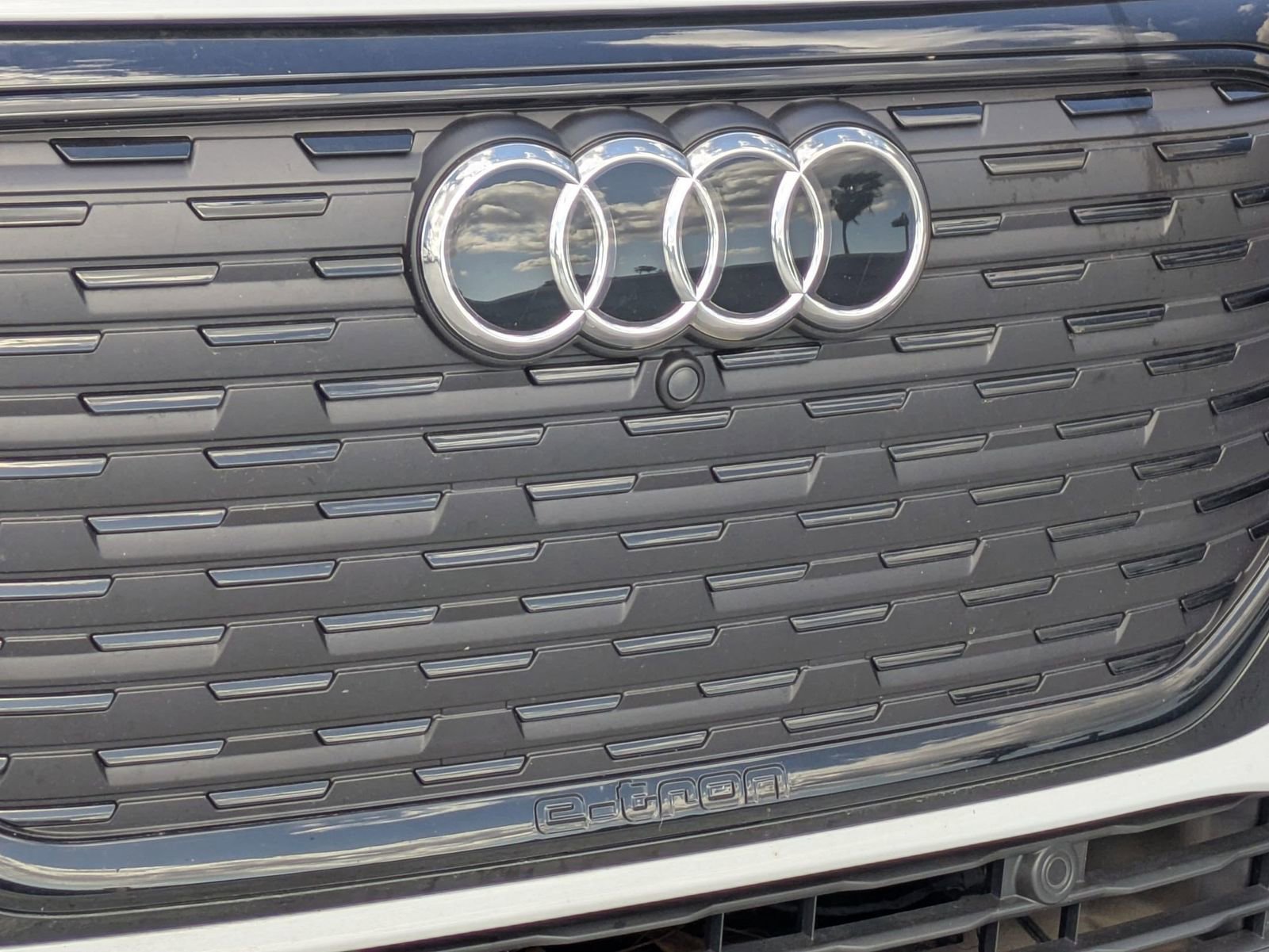 Used 2024 Audi Q4 e-tron Prestige image 25