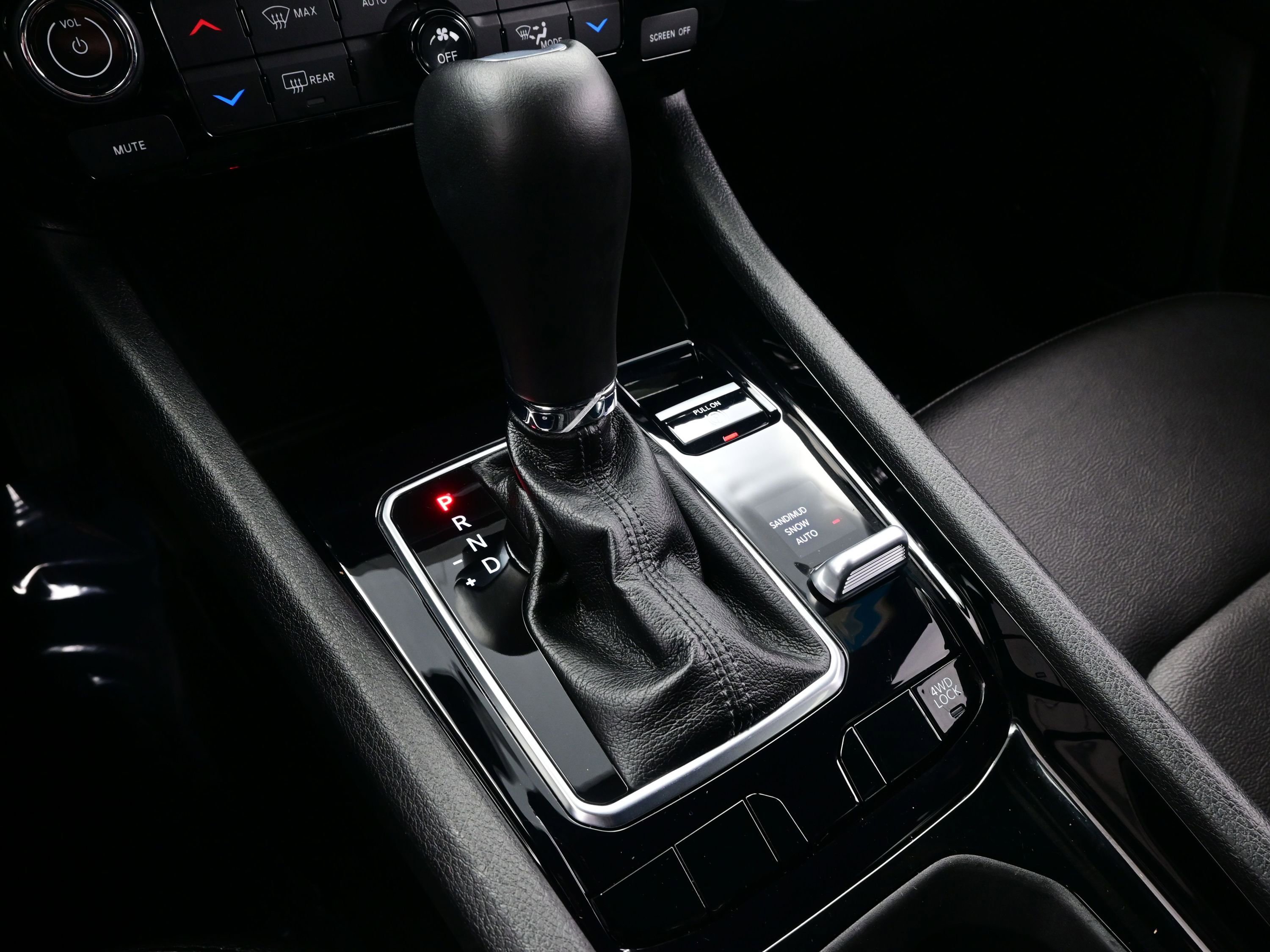 Used 2025 Jeep Compass Limited image 21