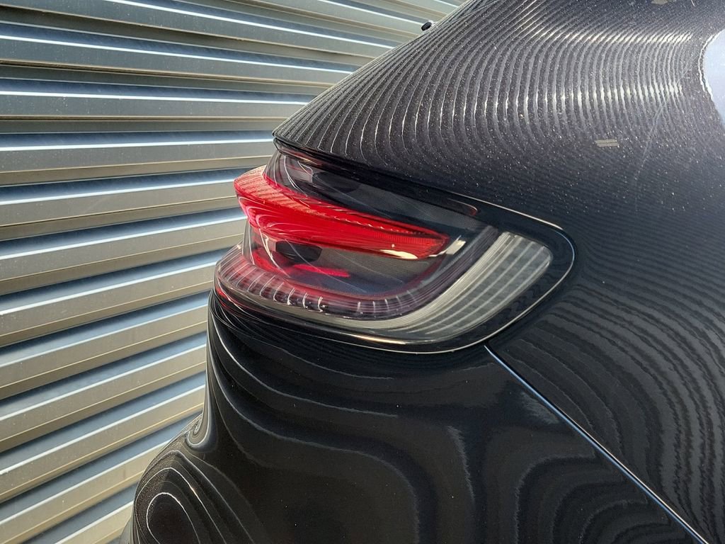 Certified 2022 Porsche Macan image 16