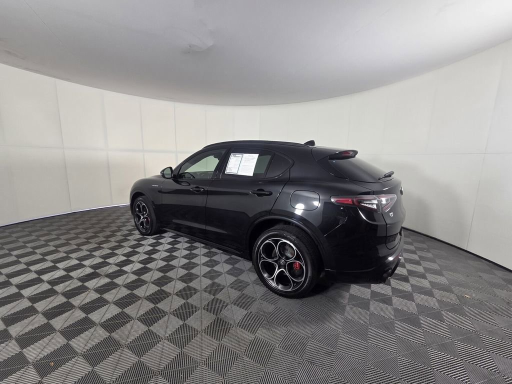 Used 2024 Alfa Romeo Stelvio Veloce image 7
