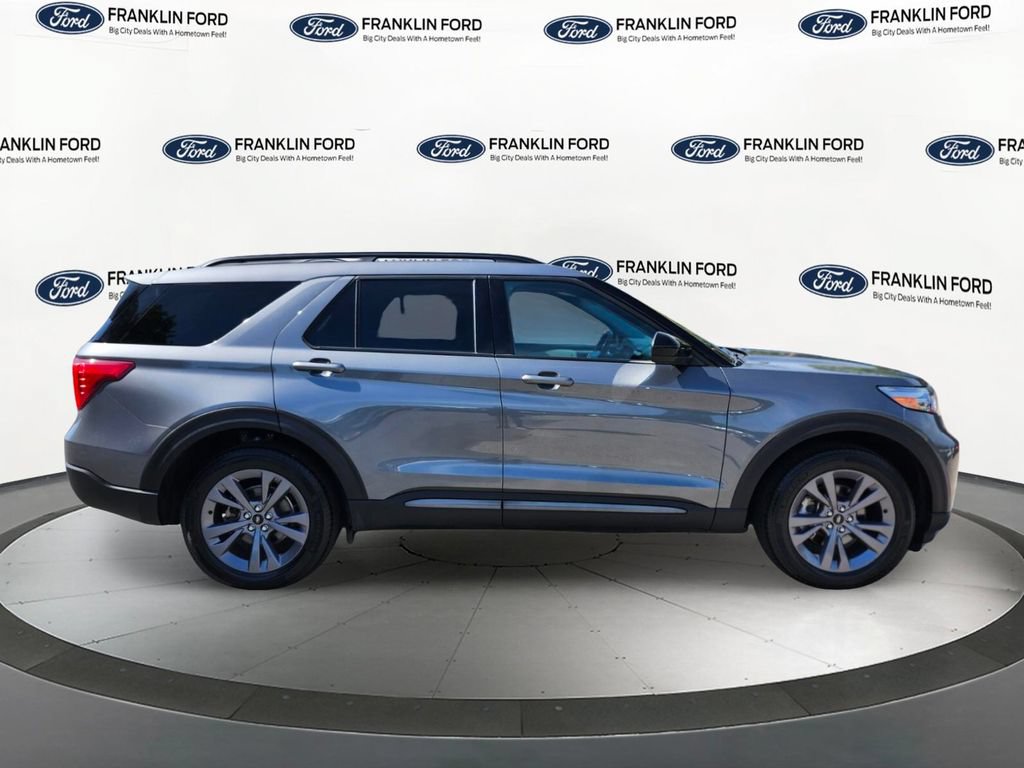 Certified 2022 Ford Explorer XLT w/ Equipment Group 202A AWD/4WD image 6