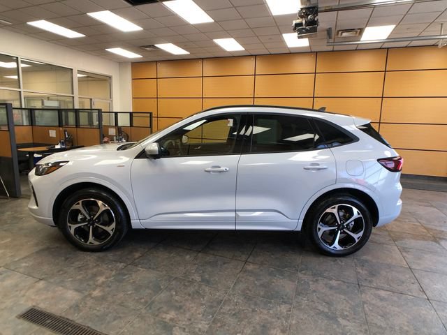 Used 2025 Ford Escape ST-Line Elite w/ Premium Technology Package AWD/4WD image 4