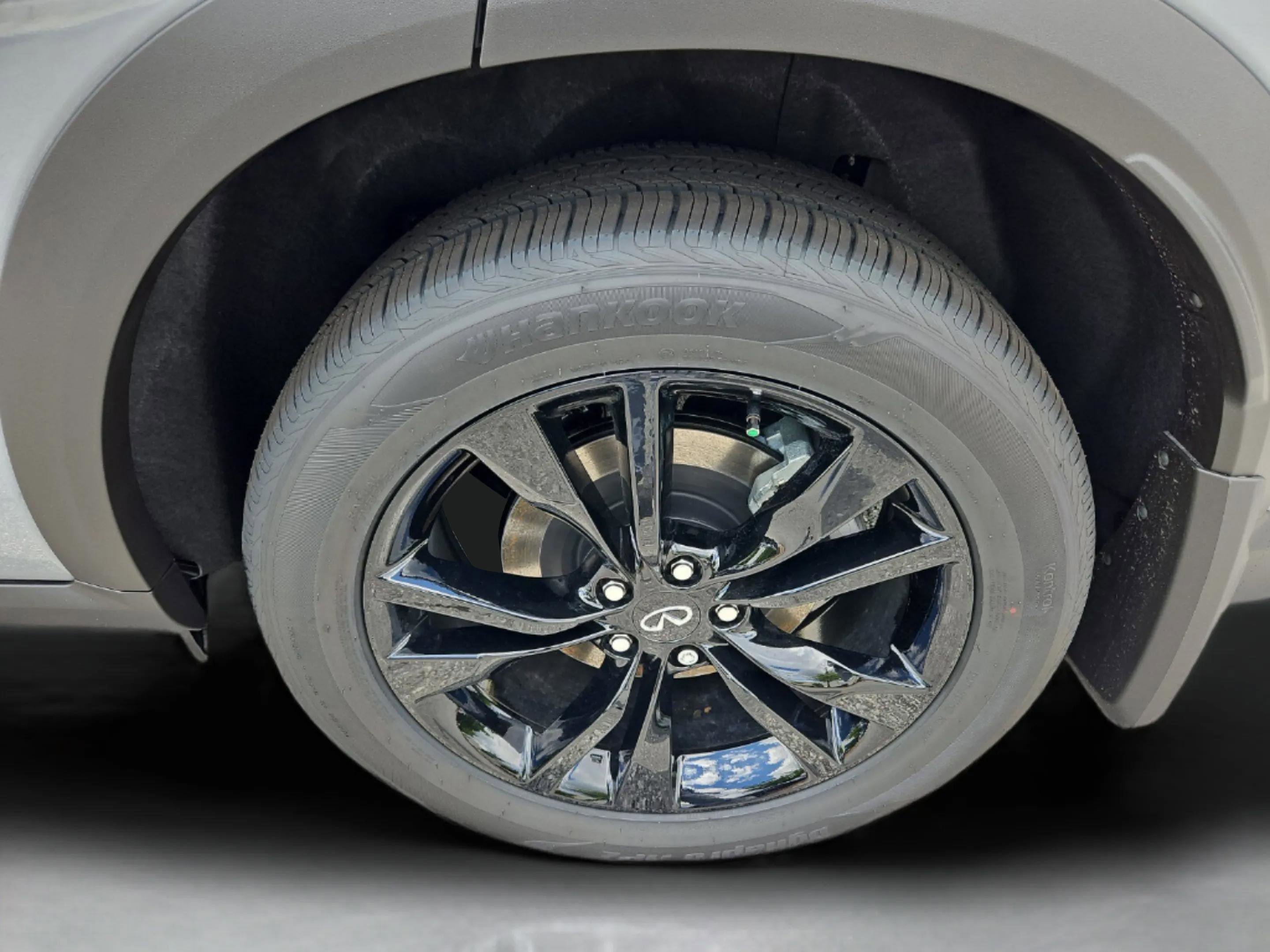 Certified 2025 INFINITI QX60 Luxe w/ Black Edition image 23