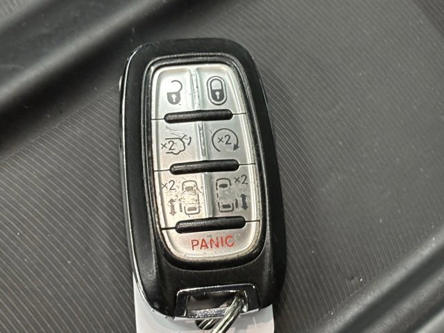 Used 2017 Chrysler Pacifica Touring-L image 32