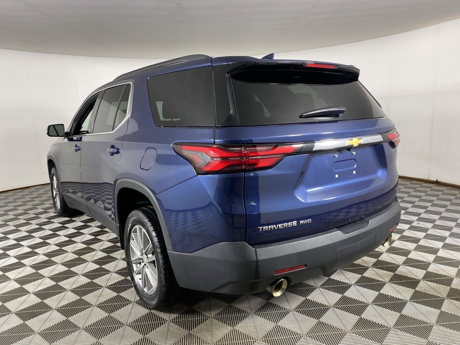 Used 2023 Chevrolet Traverse LT AWD/4WD image 9
