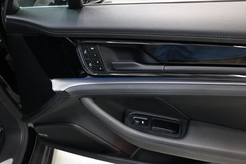 Used 2025 Porsche Panamera image 66