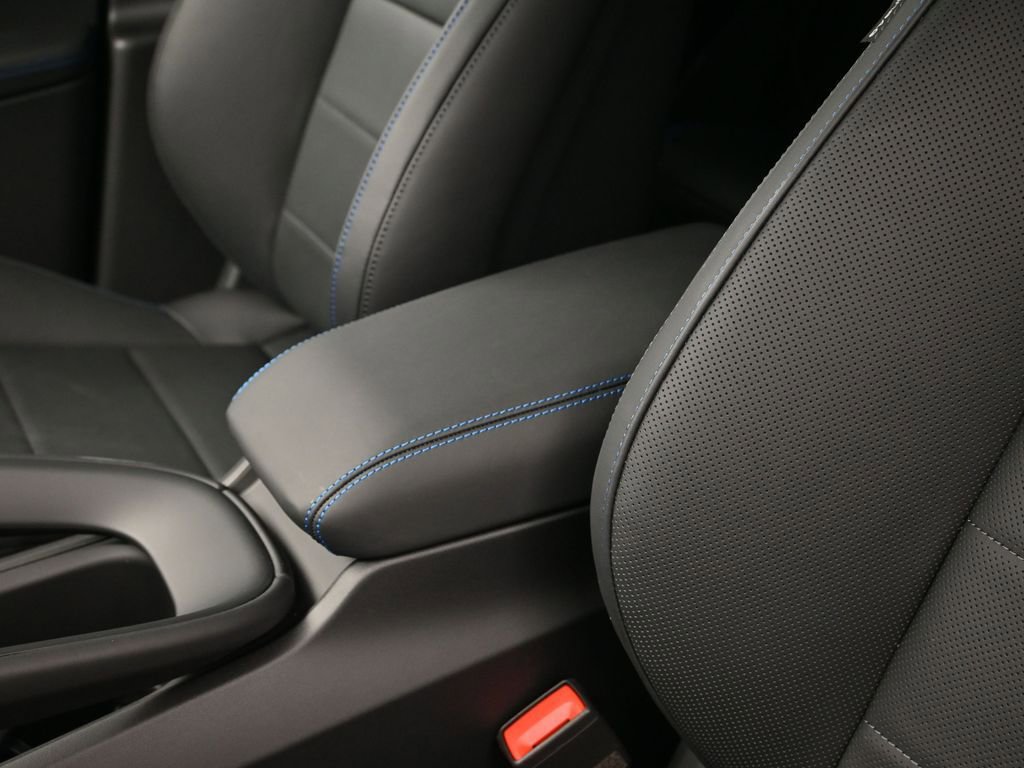 New 2026 Porsche Macan Turbo Electric image 21