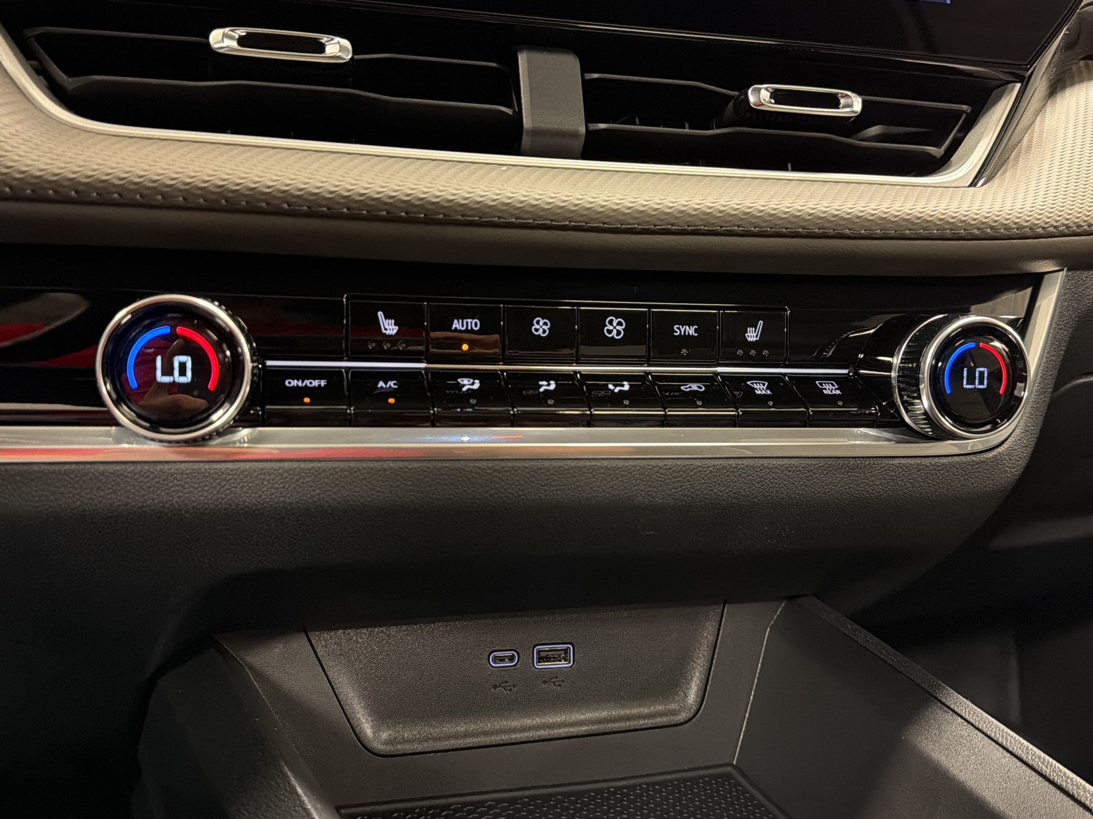 New 2026 Chevrolet Equinox LT w/ Convenience Package II FWD image 26