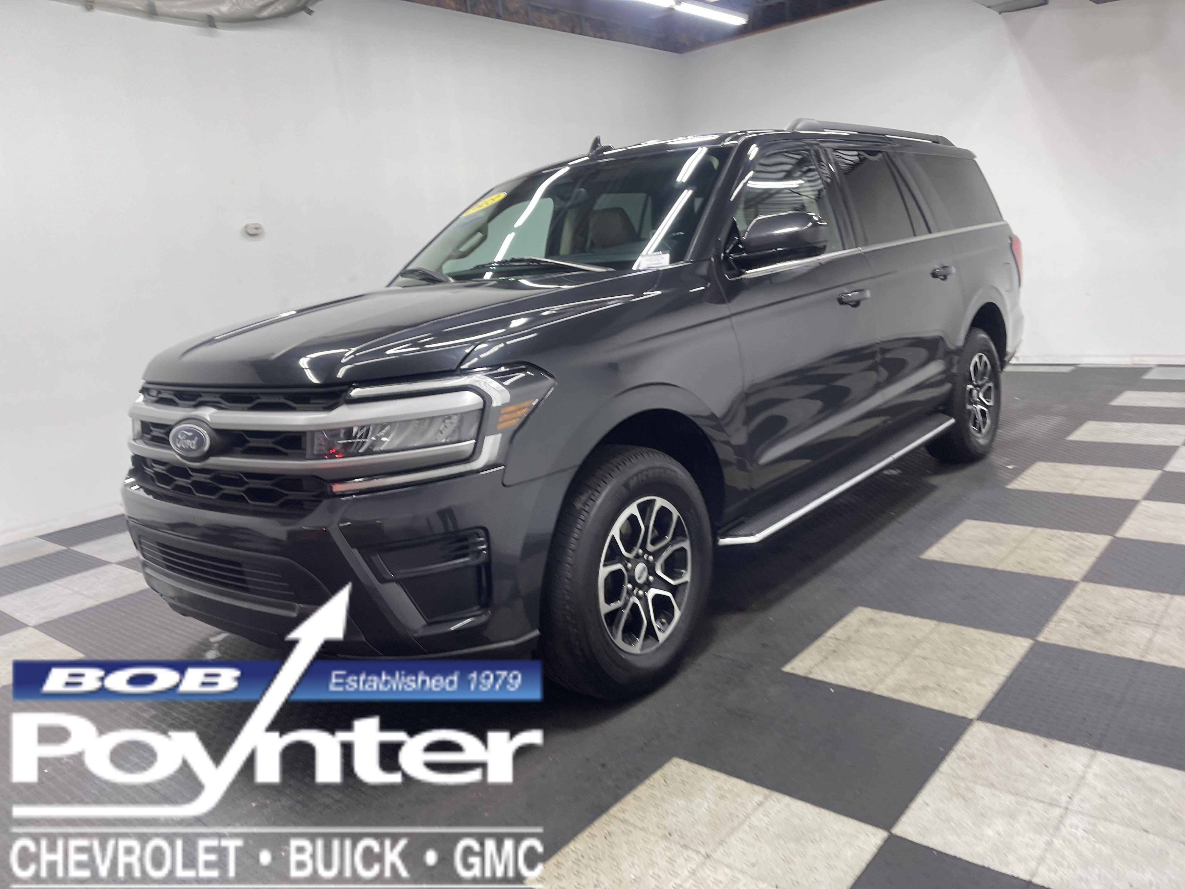 Used 2023 Ford Expedition Max XLT image 1