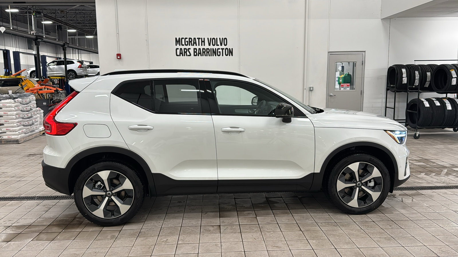 New 2026 Volvo XC40 B4 Plus w/ Climate Package FWD image 4