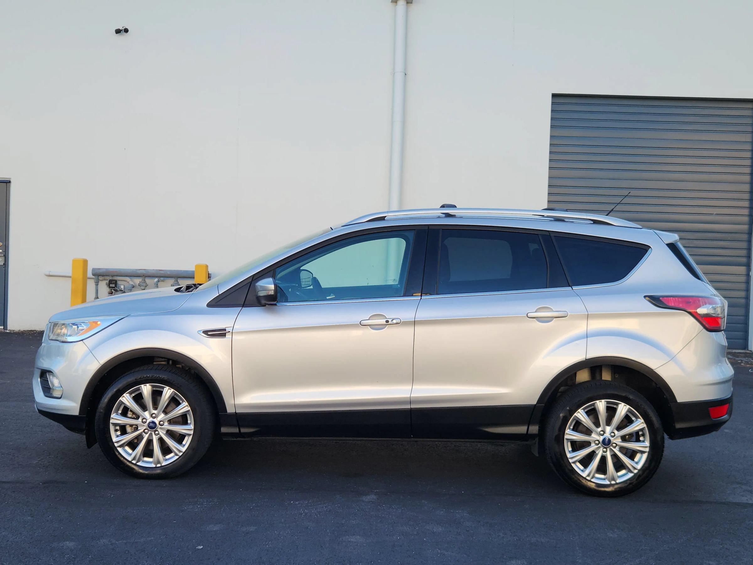 Used 2017 Ford Escape Titanium AWD/4WD image 2