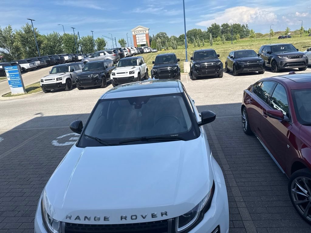 Used 2017 Land Rover Range Rover Evoque SE AWD/4WD image 2
