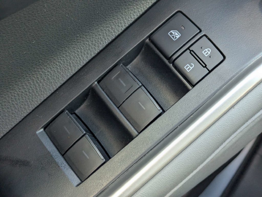 Used 2021 Toyota Highlander XLE AWD/4WD image 31