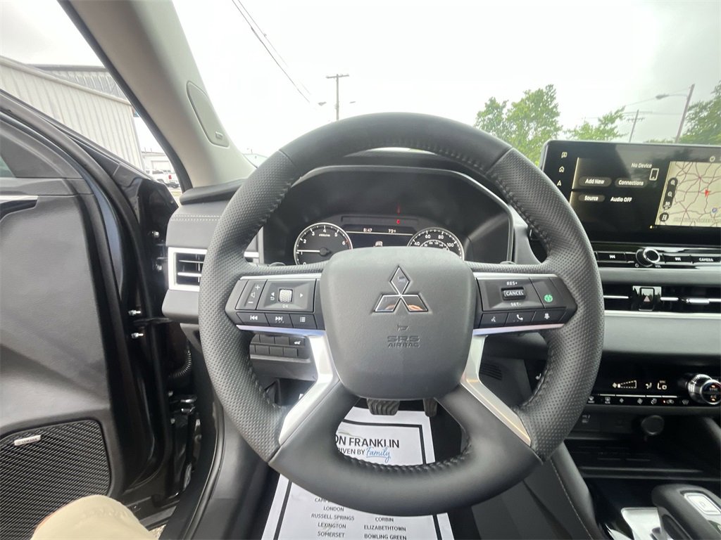 New 2025 Mitsubishi Outlander SE image 14