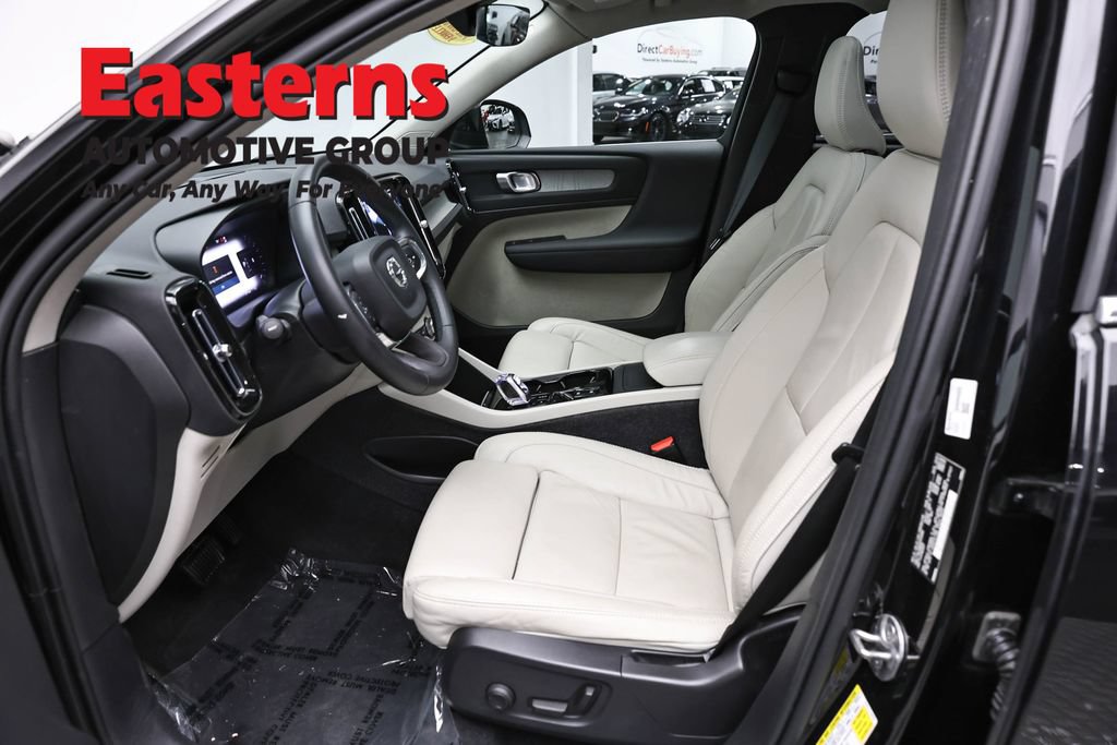 Used 2023 Volvo XC40 B5 Plus AWD/4WD image 14
