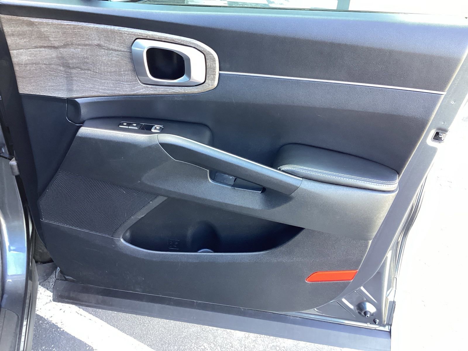 Used 2022 Kia Sorento EX w/ Panoramic Sunroof Package image 25