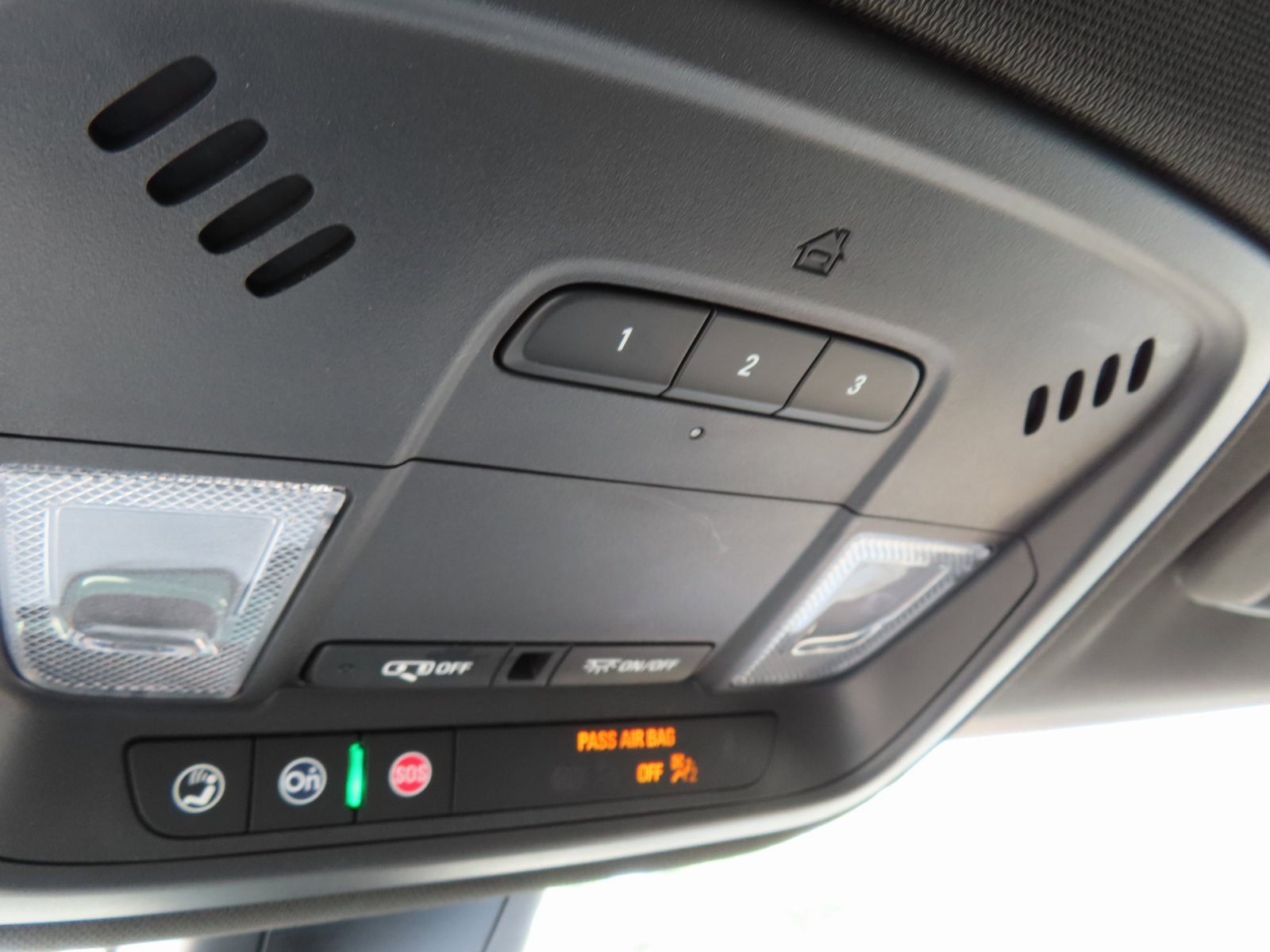 Used 2022 Chevrolet Traverse LT image 39