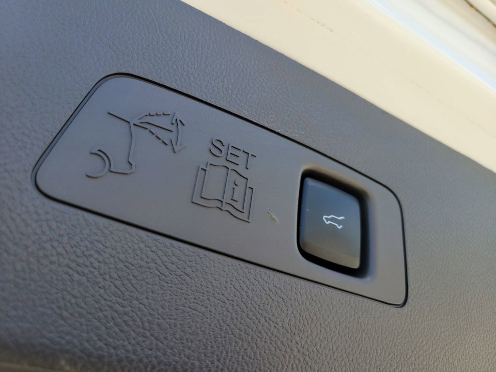 Certified 2022 Lincoln Corsair FWD image 11