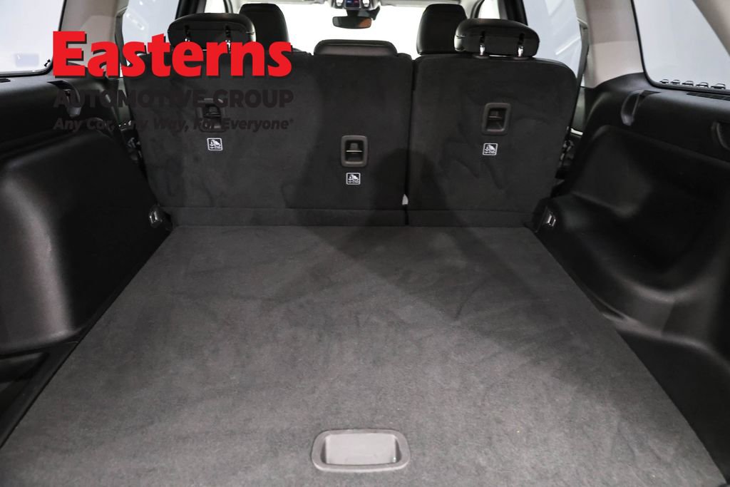 Used 2023 Jeep Grand Cherokee Limited w/ Black Appearance Package AWD/4WD image 9