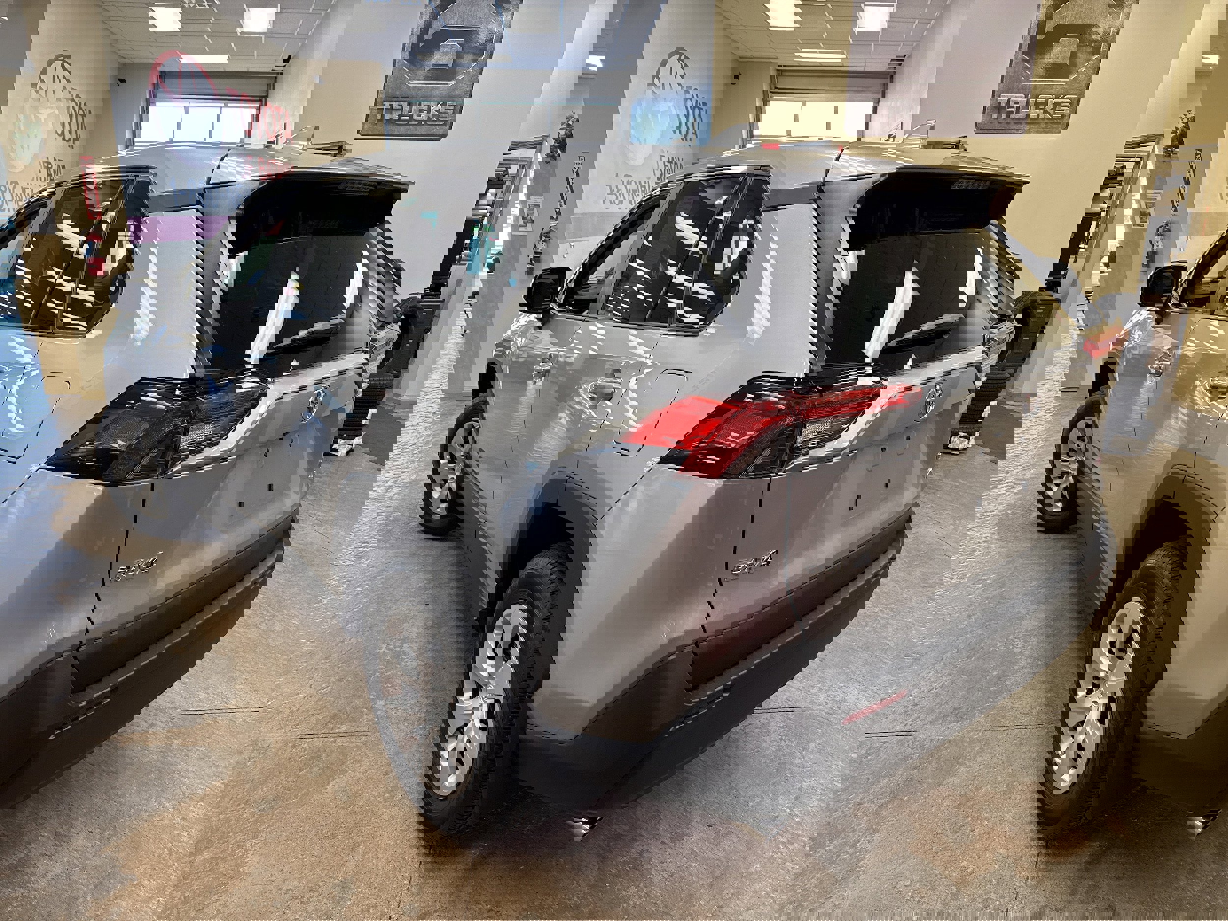 Used 2024 Toyota RAV4 LE image 9