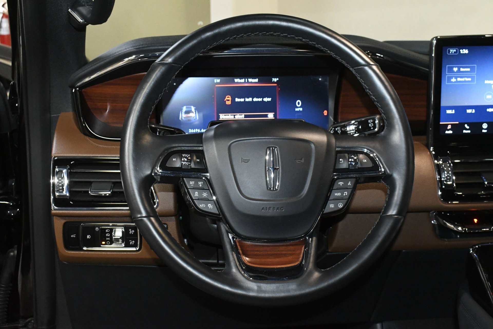 Used 2023 Lincoln Navigator Reserve image 27