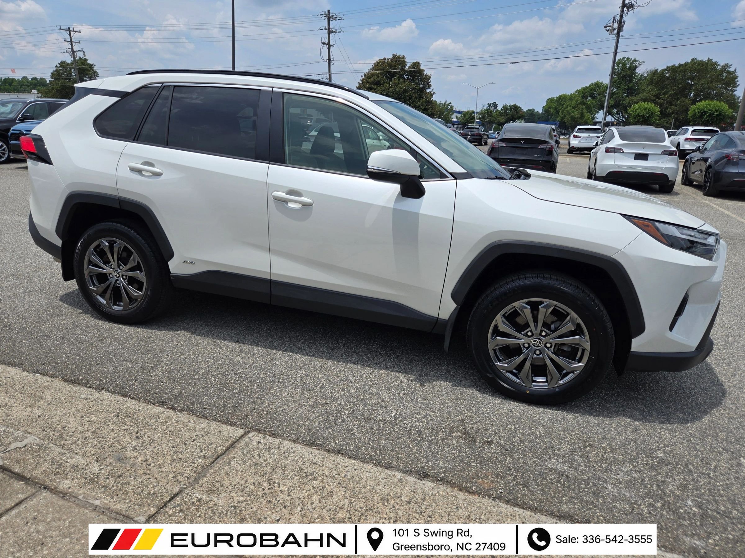 Used 2022 Toyota RAV4 XLE Premium AWD/4WD image 32