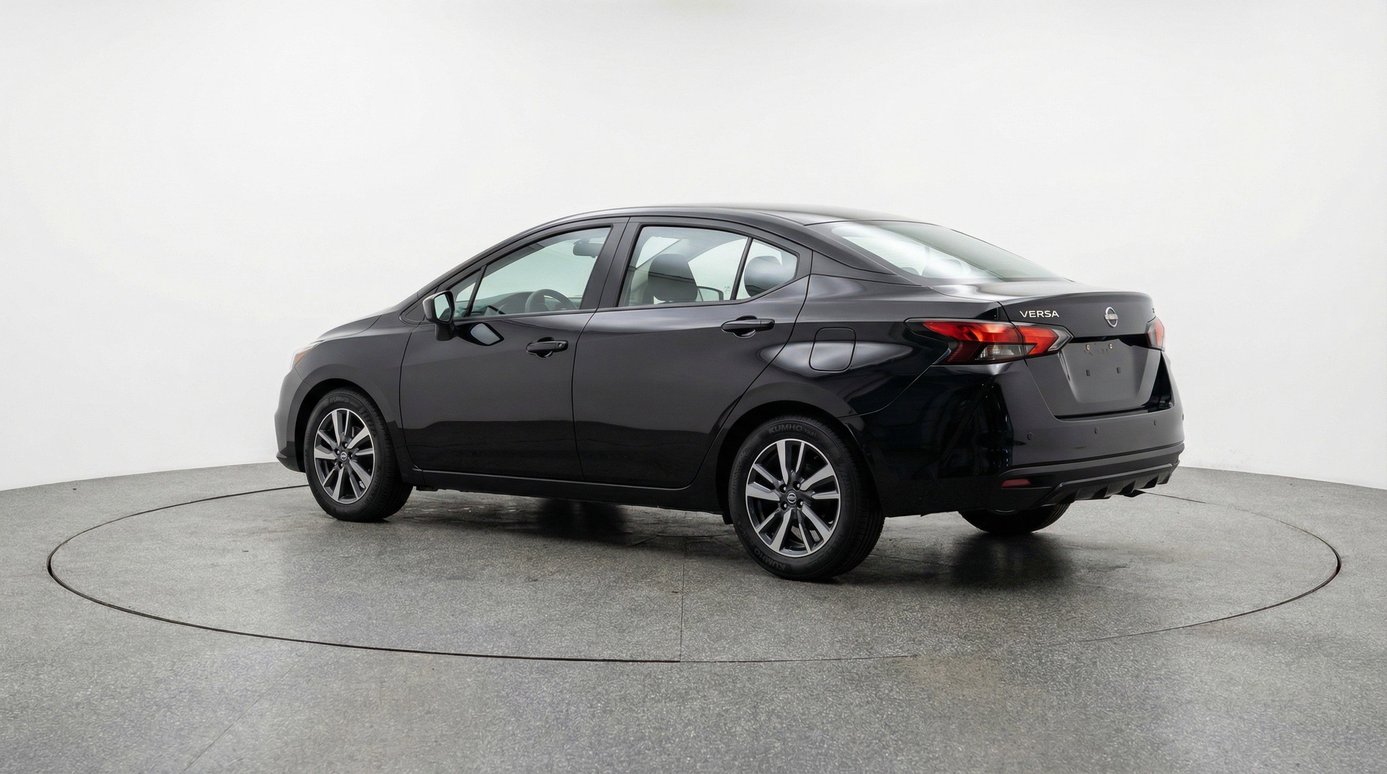 Used 2025 Nissan Versa SV image 6