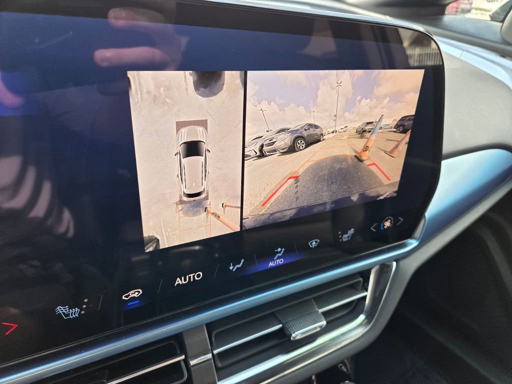 Certified 2025 Chevrolet Equinox EV LT w/ Convenience Package image 31