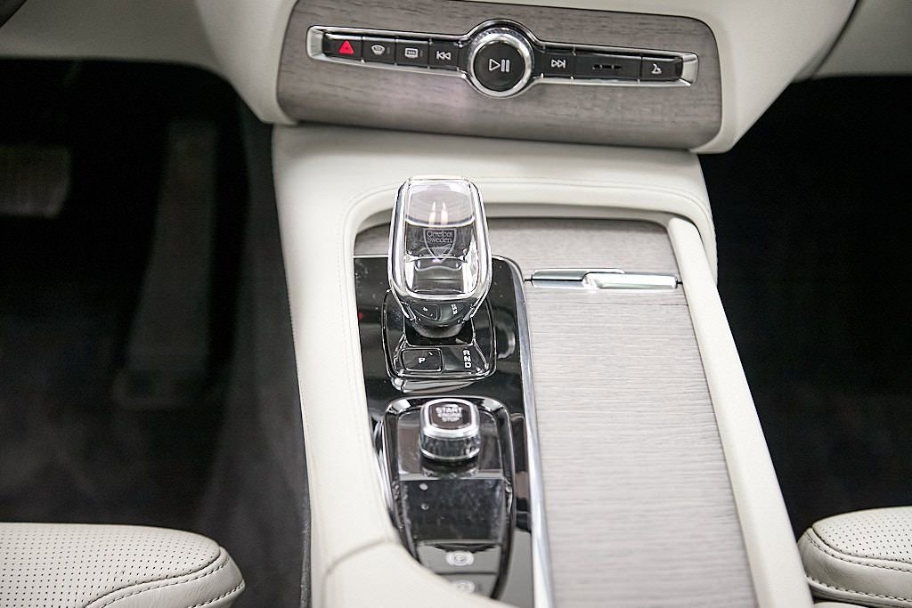 Certified 2023 Volvo XC90 T8 Ultimate image 33