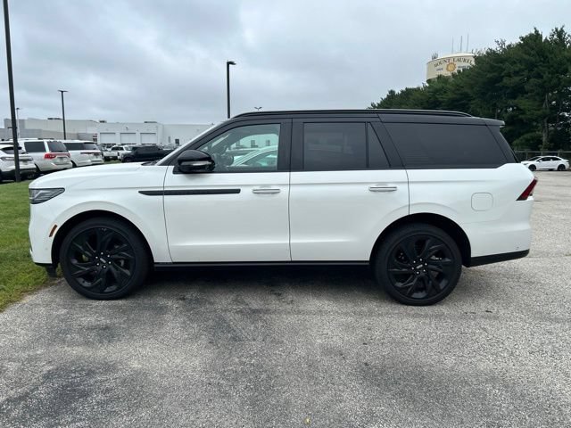 Used 2025 Lincoln Navigator Black Label AWD/4WD image 3