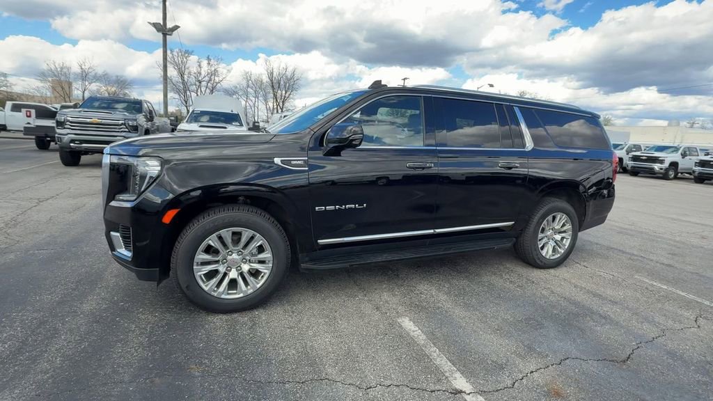 Used 2024 GMC Yukon XL Denali AWD/4WD image 4