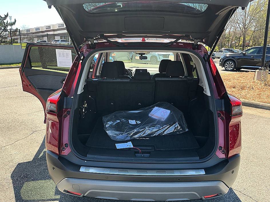 Certified 2023 Nissan Rogue SV image 24