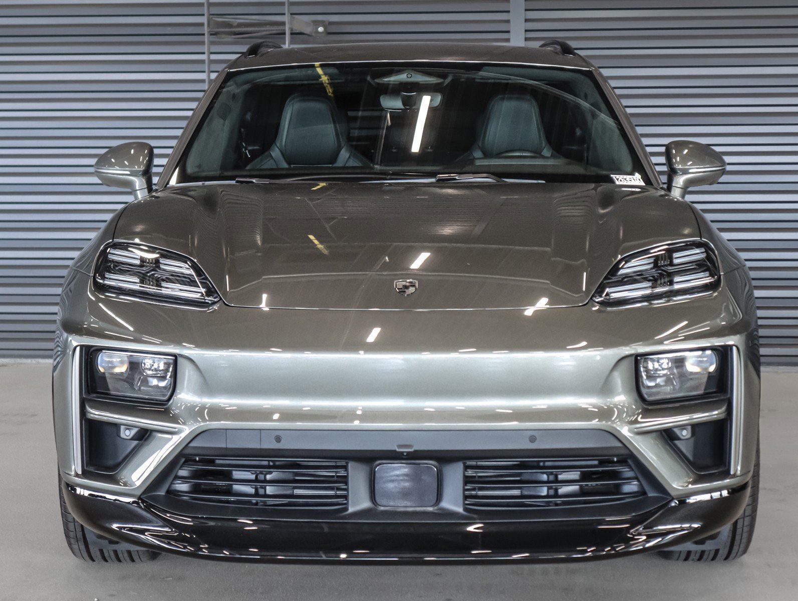 Used 2025 Porsche Macan Turbo Electric AWD/4WD image 8