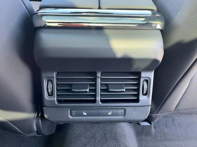 Used 2026 Land Rover Range Rover Evoque Dynamic SE AWD/4WD image 19