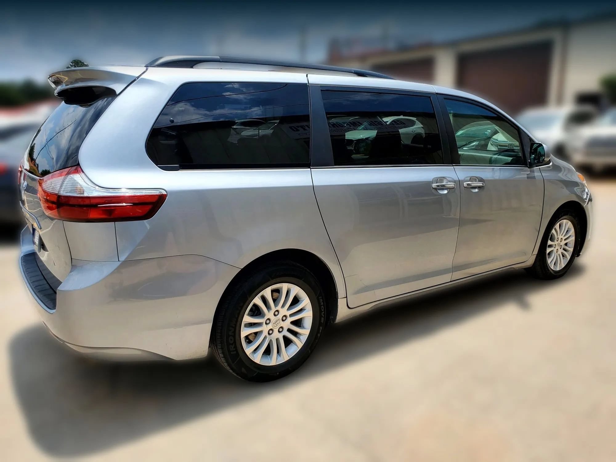 Used 2015 Toyota Sienna XLE FWD image 18