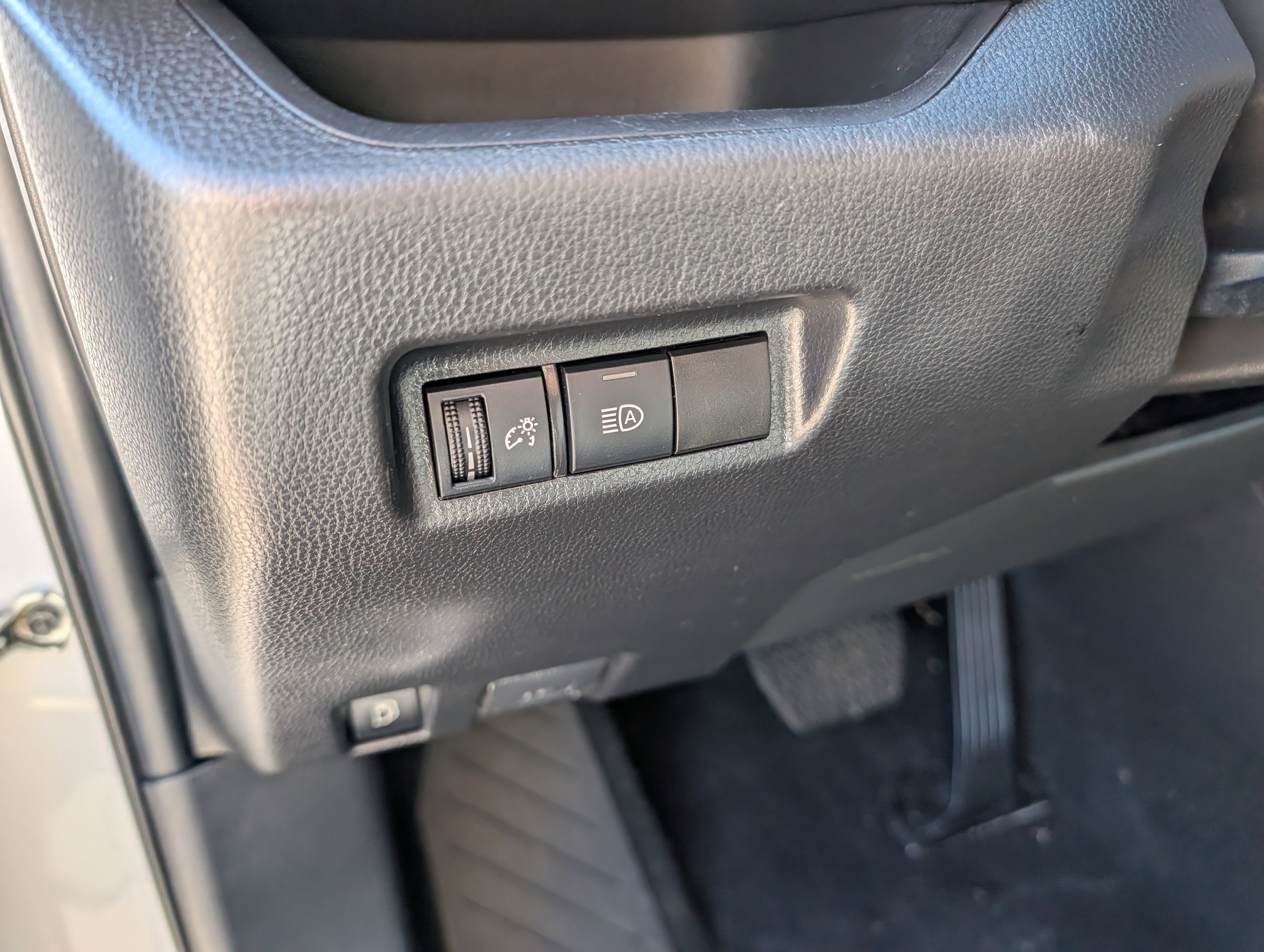 Used 2022 Toyota RAV4 XLE AWD/4WD image 23