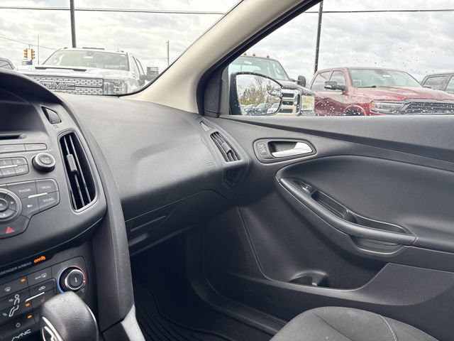 Used 2017 Ford Focus SE w/ SE Winter Package image 38