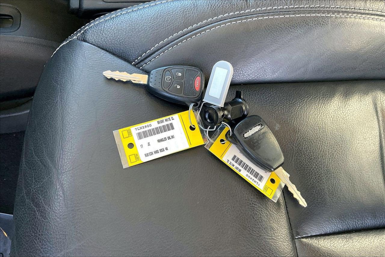 Certified 2017 Jeep Wrangler Unlimited Rubicon image 28