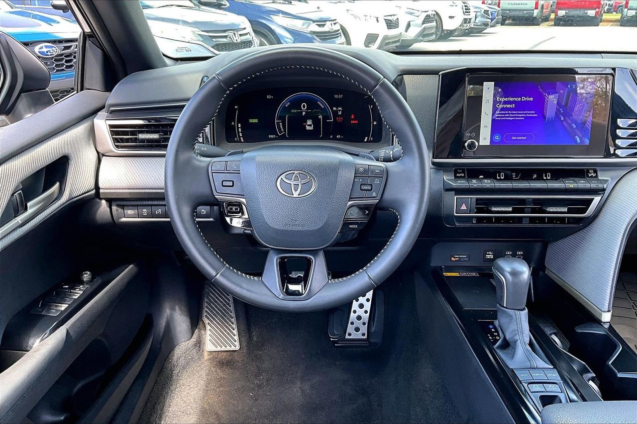 Used 2025 Toyota Camry SE image 8