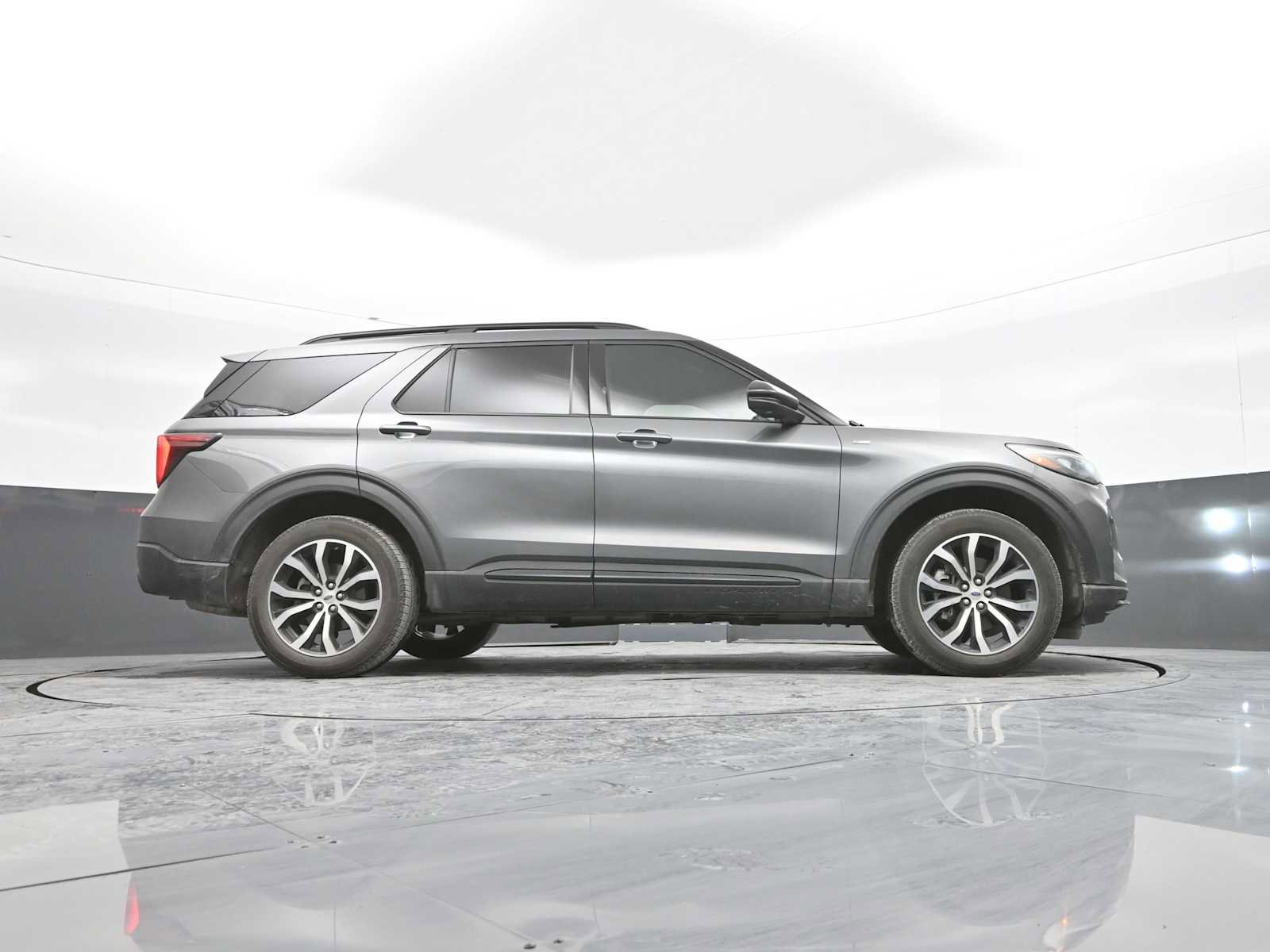 Used 2025 Ford Explorer ST-Line image 42