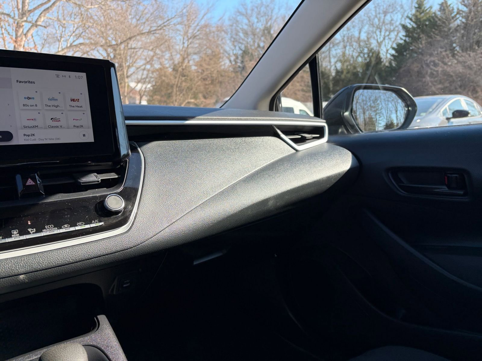 Used 2025 Toyota Corolla LE image 33