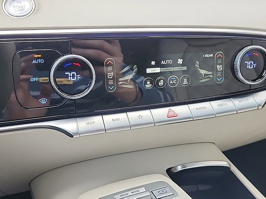 Used 2024 Genesis Electrified GV70 w/ Prestige Package AWD/4WD image 17