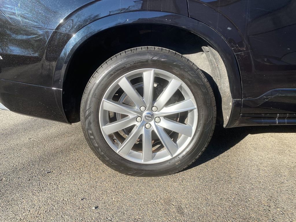 Used 2017 Volvo XC90 T6 Momentum w/ Vision Package image 31
