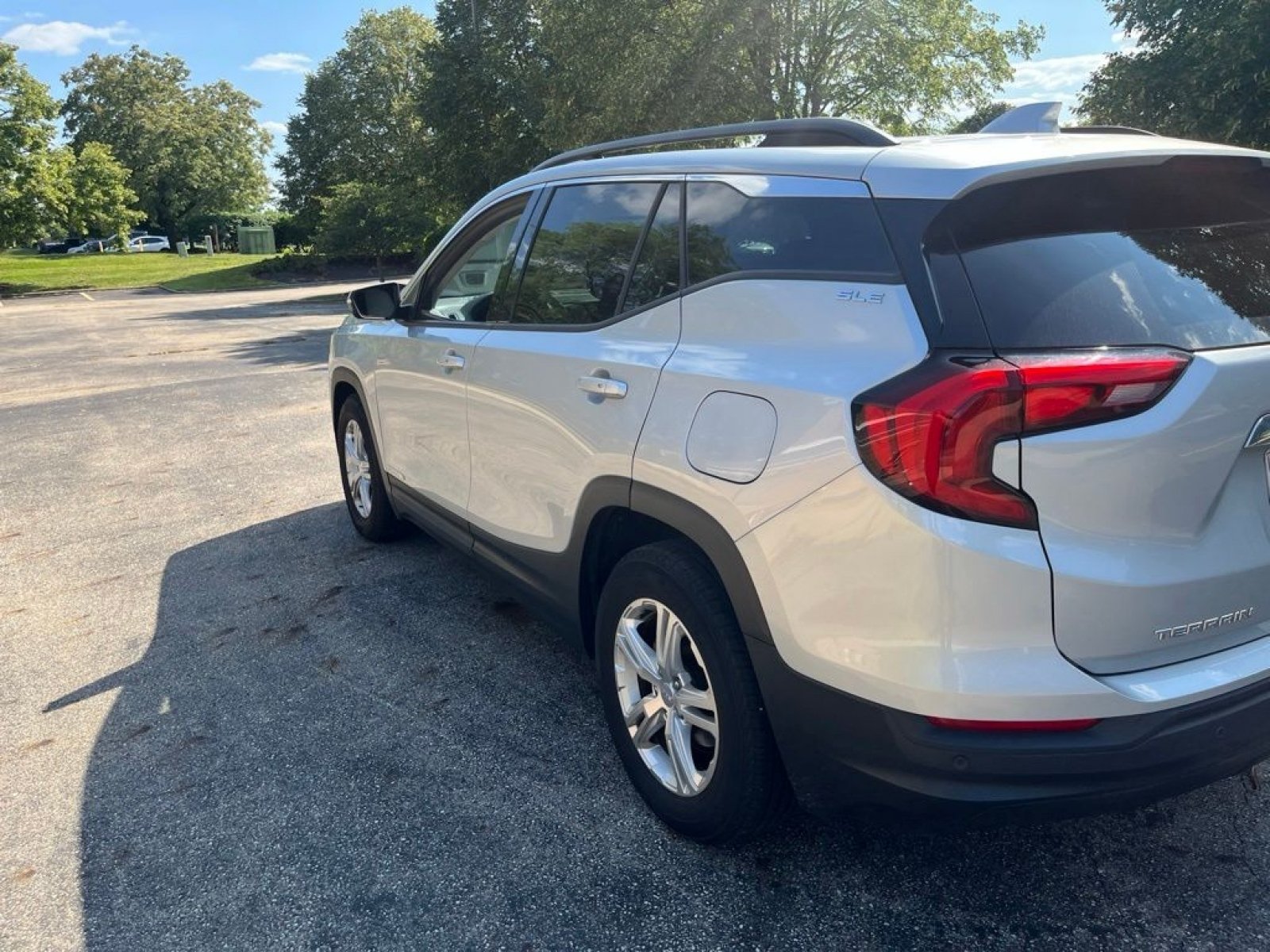 Used 2020 GMC Terrain SLE w/ Driver Convenience Package FWD image 3