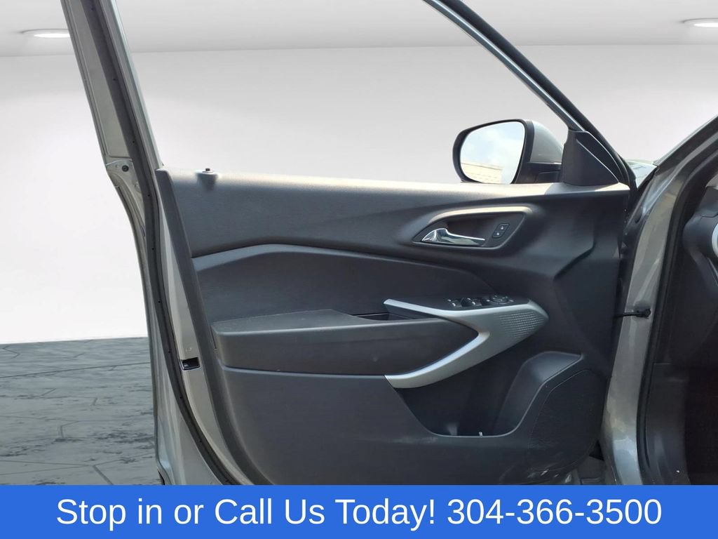 Used 2024 Chevrolet Trax LS w/ LS Convenience Package FWD image 10