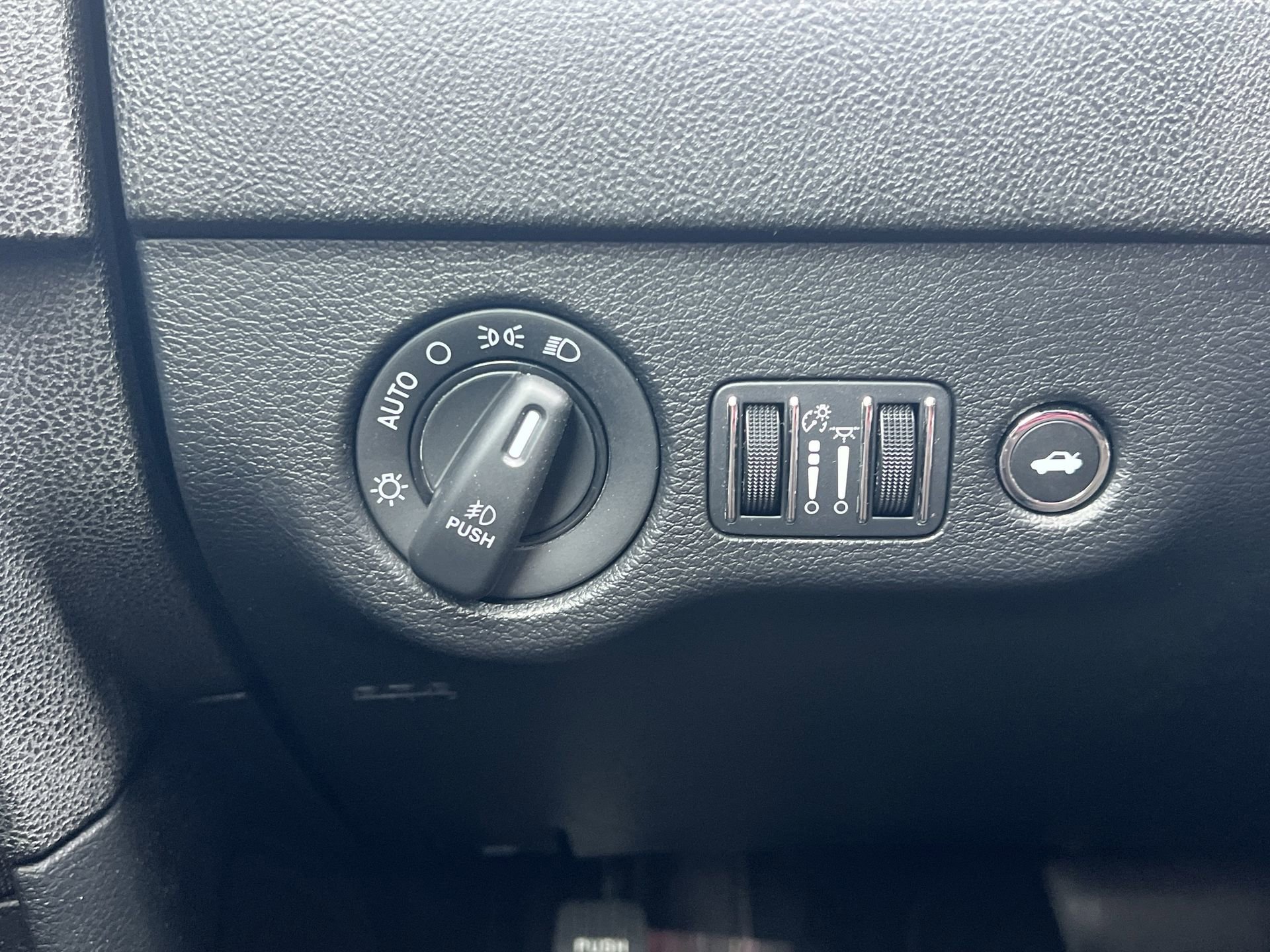 Used 2022 Dodge Charger SXT image 12