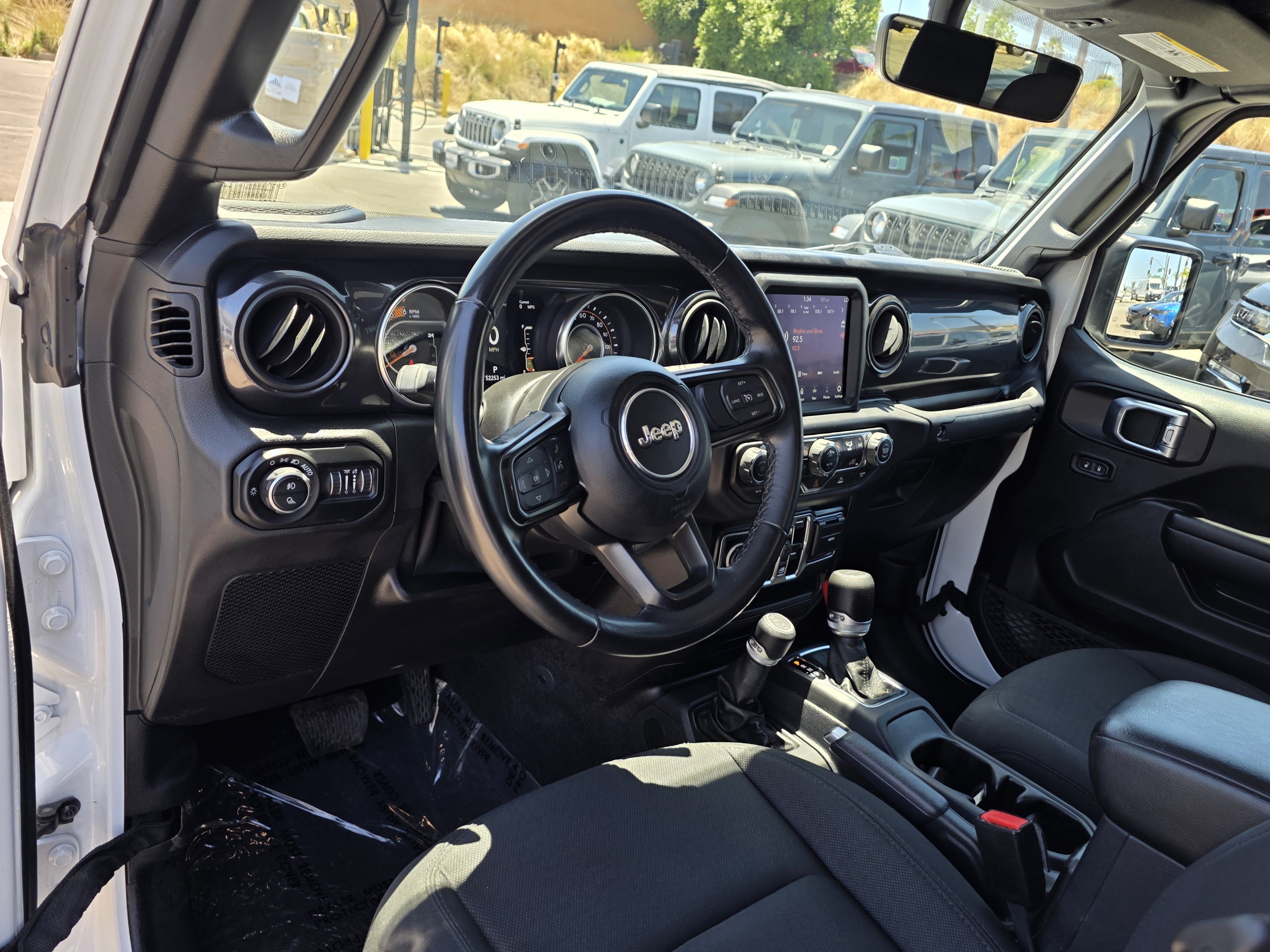 Certified 2021 Jeep Gladiator Overland AWD/4WD image 9