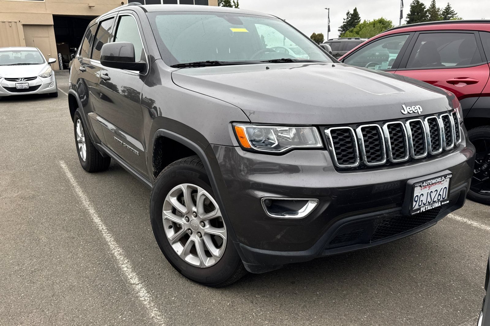 Used 2021 Jeep Grand Cherokee Laredo X AWD/4WD image 2