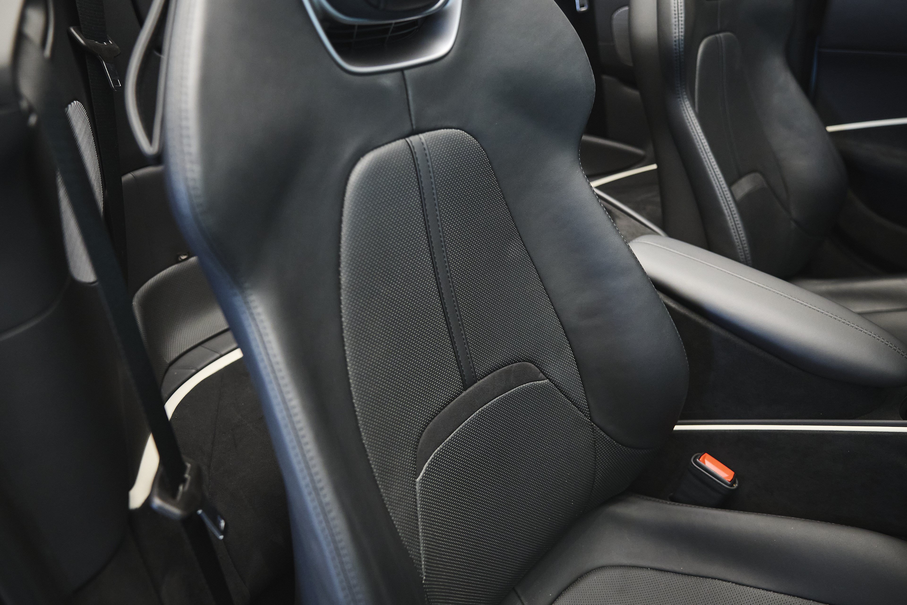 Used 2024 Ferrari Roma Spider RWD image 37